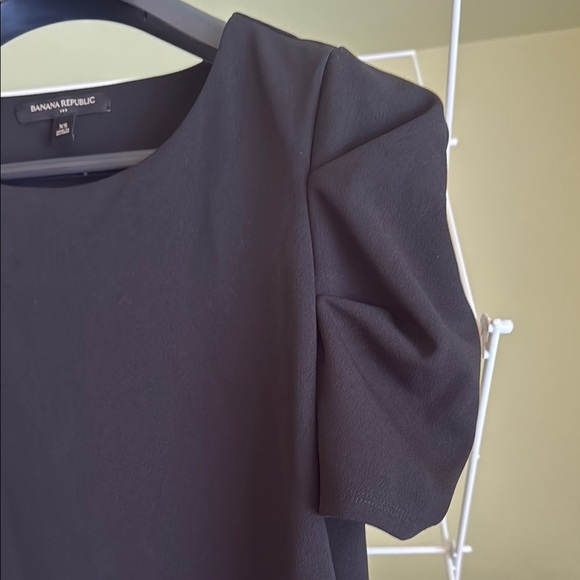 Black Short Sleeve Blouse Banana Republic size XS (A12) - Picture 3 of 5